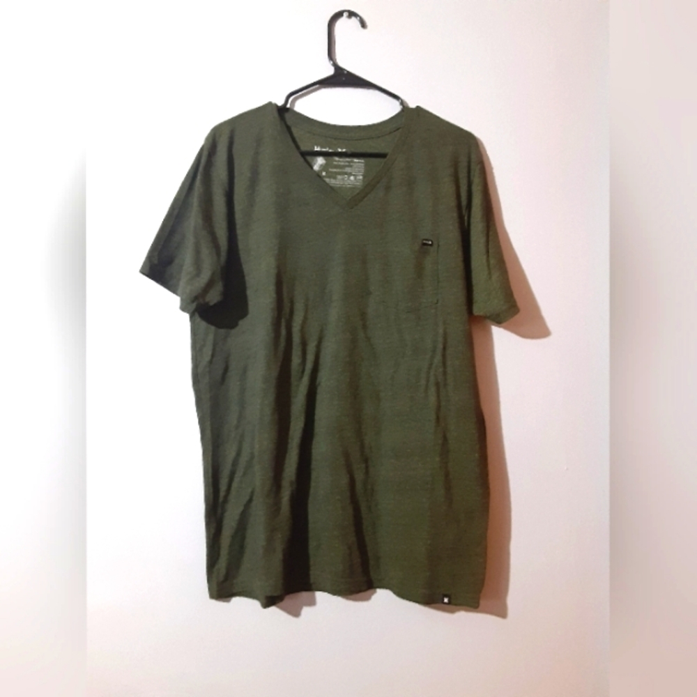 Hurley Men's Green V-Neck T-Shirt Short Sleeve Size L Casual Coastle Outside
